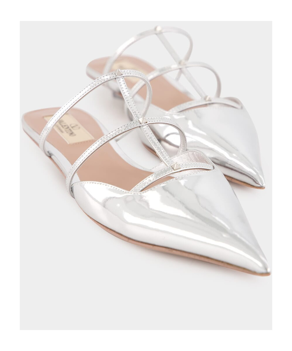 Valentino Mules Rockstud Aus Metallic-leder In White
