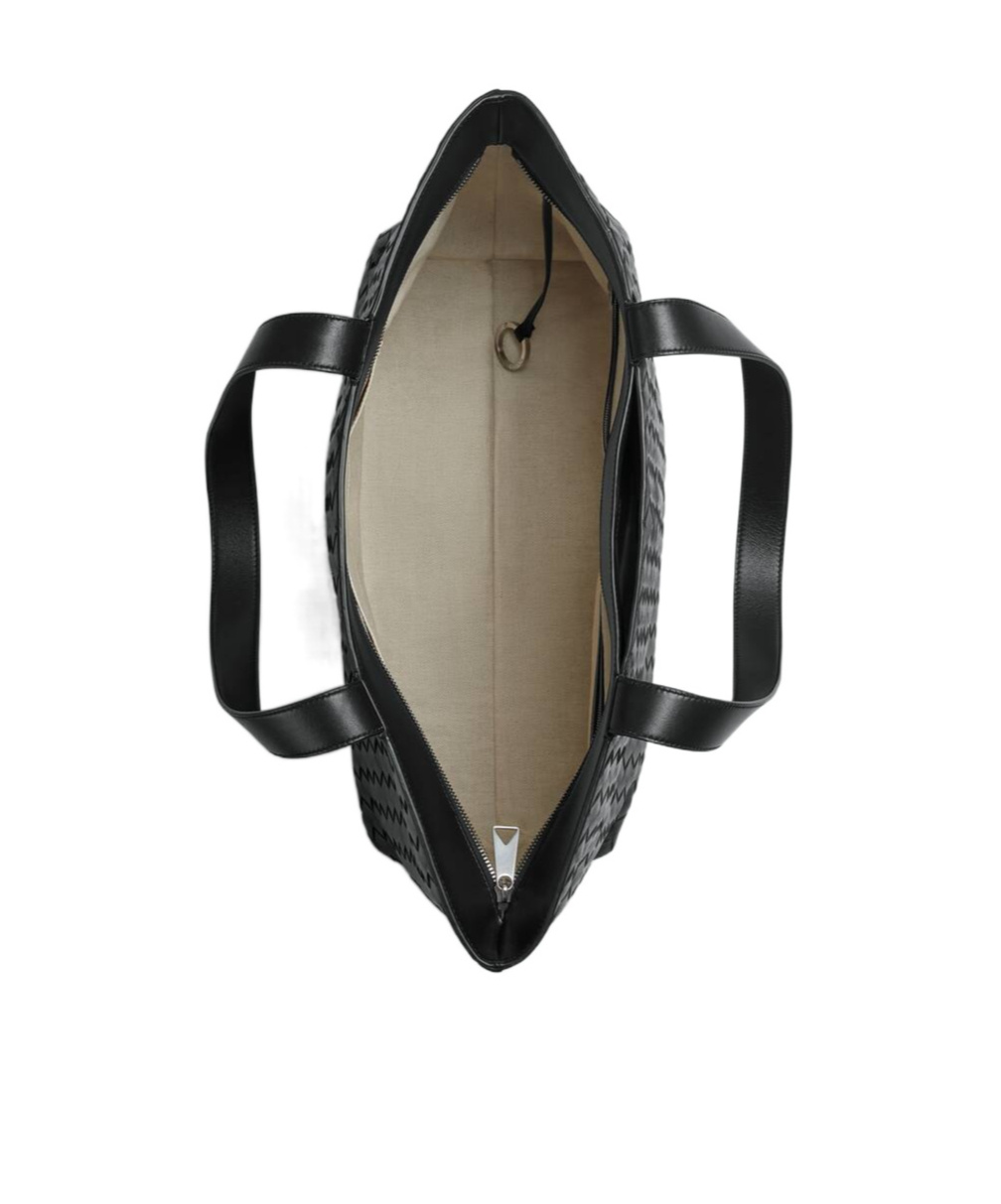 Bottega Veneta Large Intricciato Zipper Handbag In Black