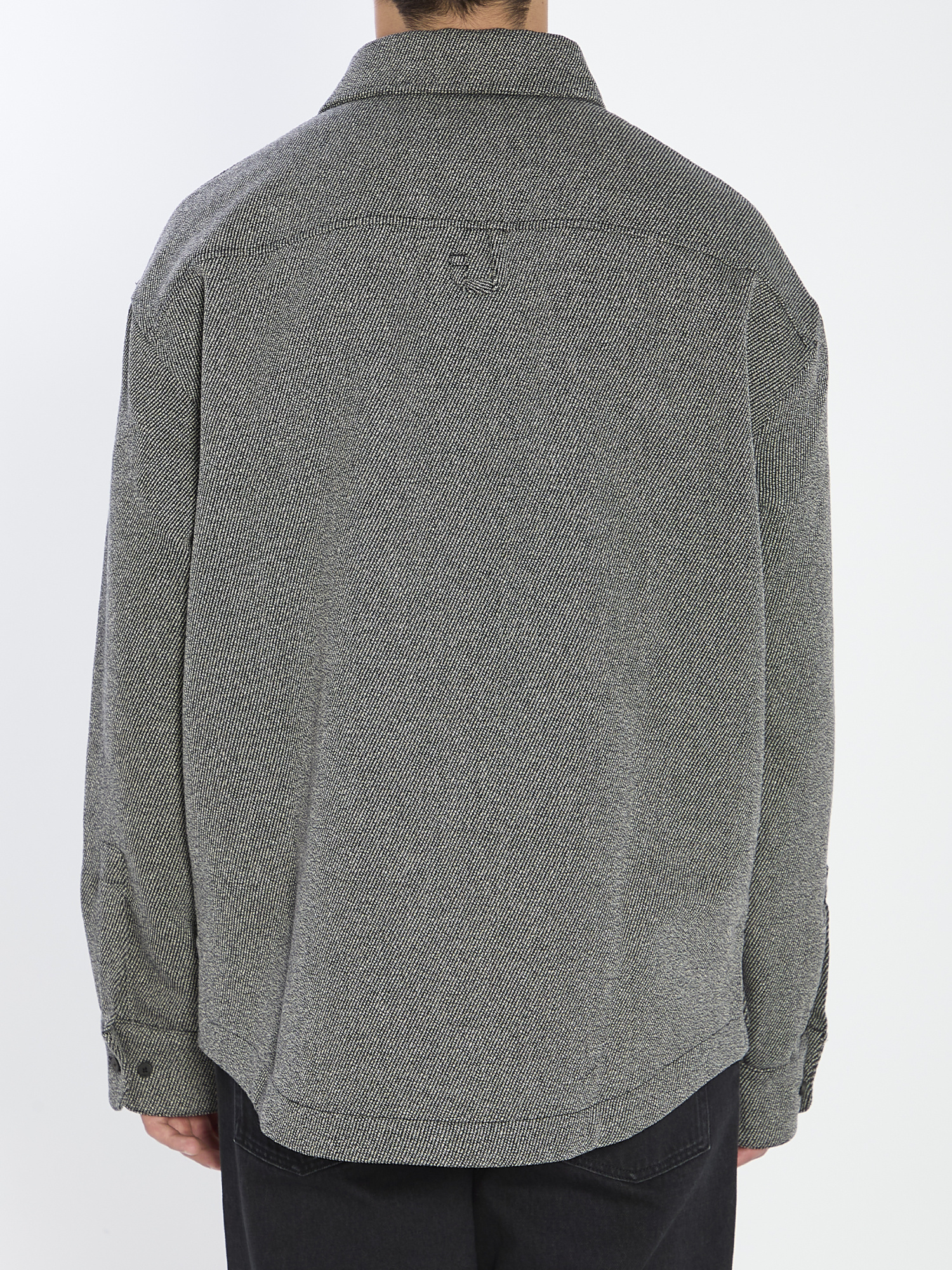 Jacquemus Molino Pointed-collar Buttoned Shirt Jacket In Gray