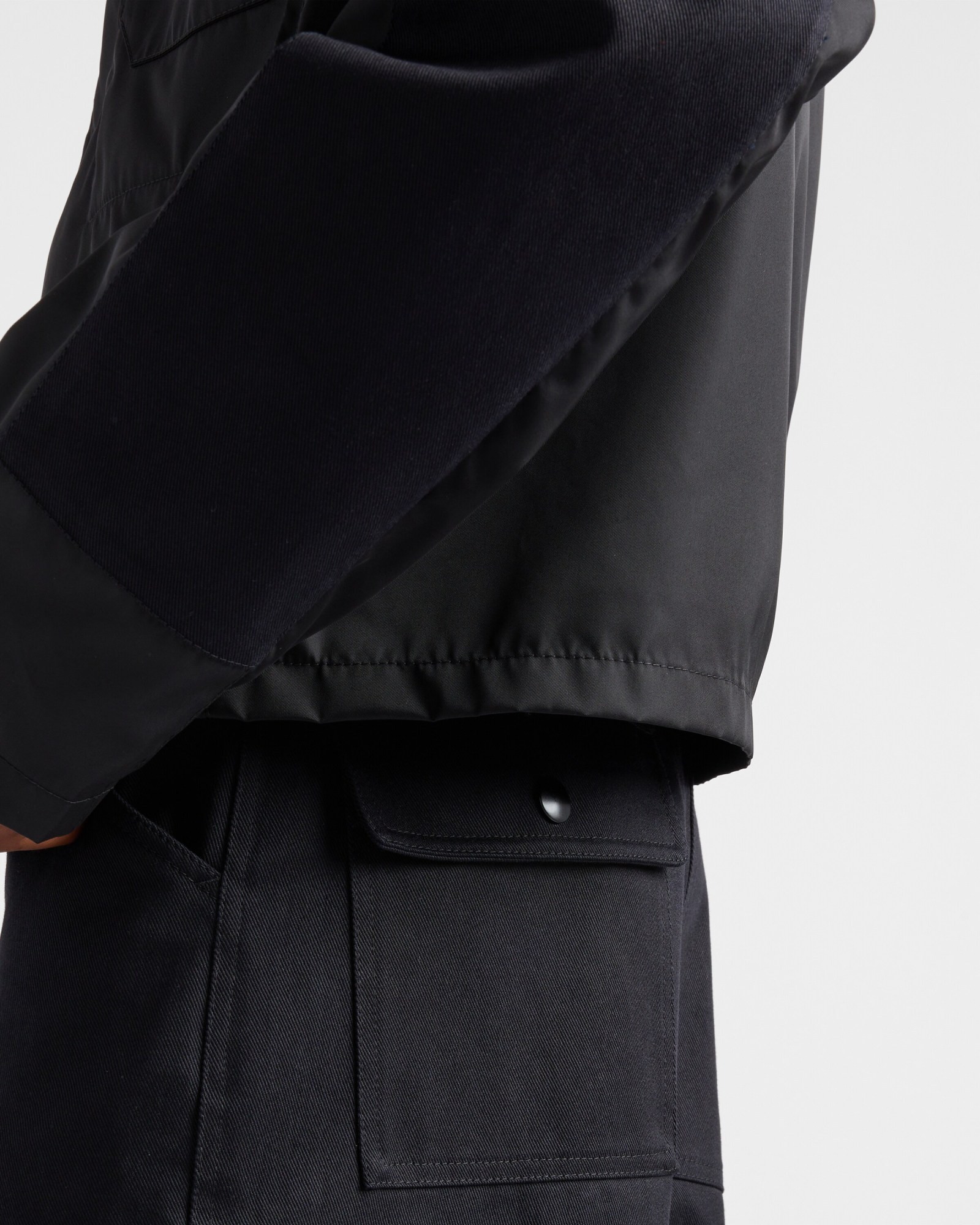 Prada Bermuda In Cotone Con Tasche Utility In Black