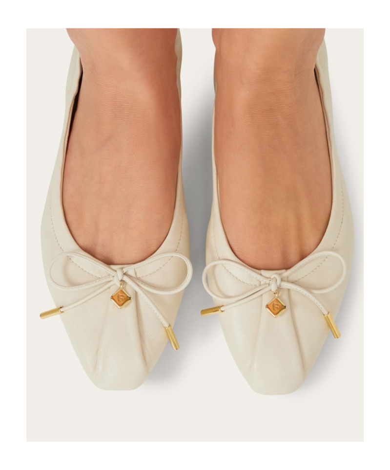 Ferragamo Leather Ballerina Shoes In Nude