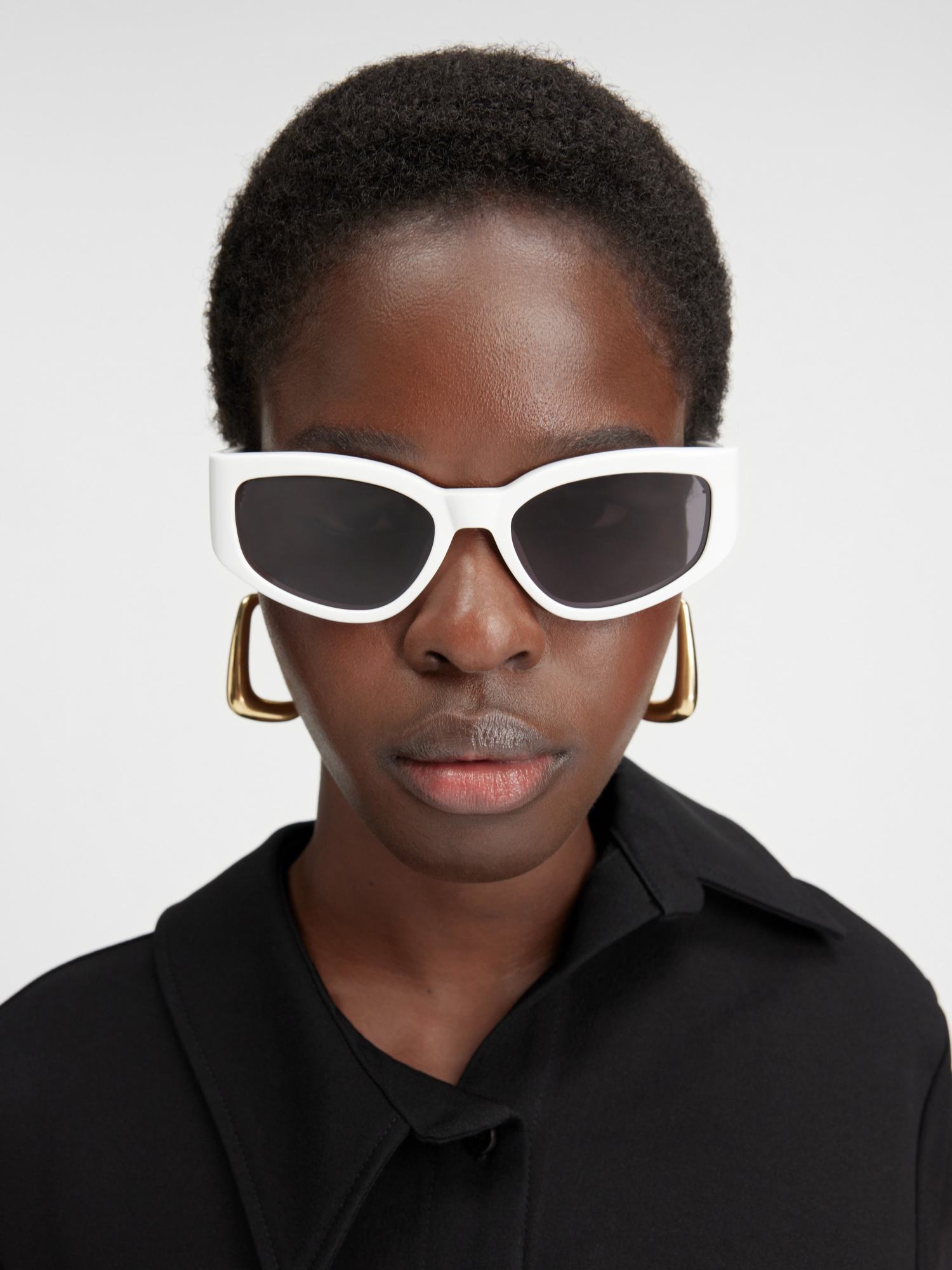 Jacquemus Logo Sunglasses In Gray