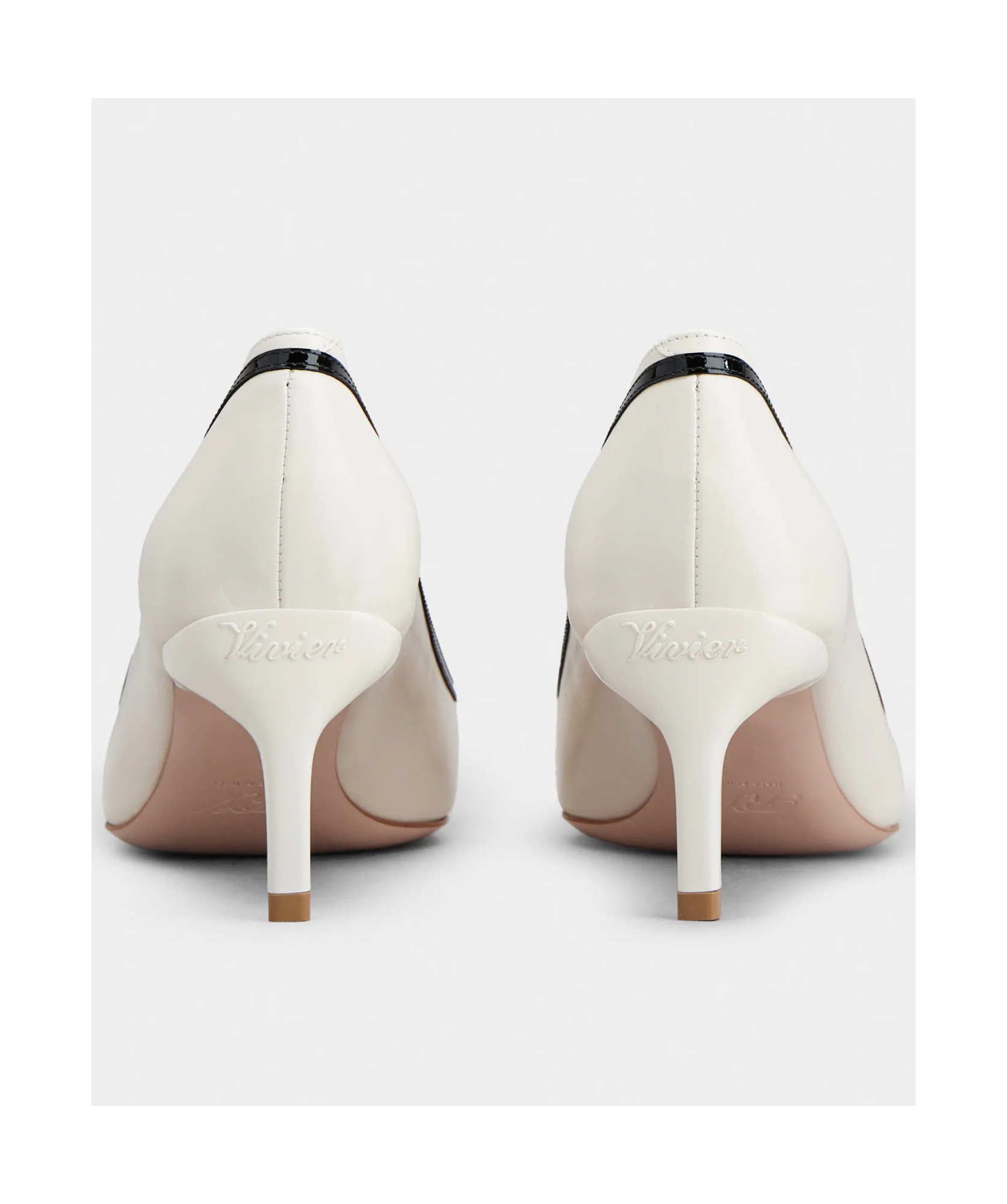 Shop Roger Vivier Viv' Canard Pumps In Leather In Nude