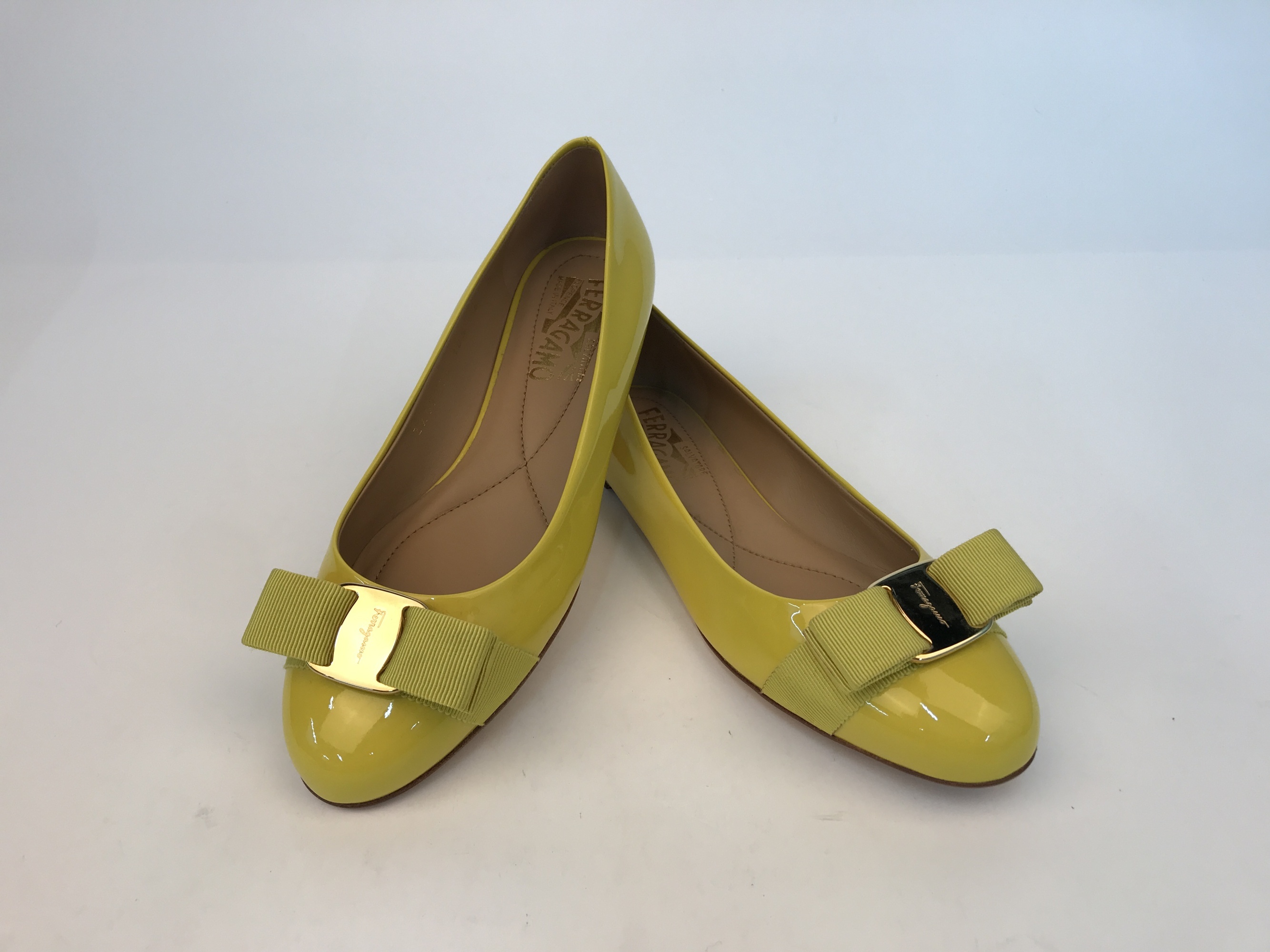 Ferragamo Bow-decorated Flat Shoes In Green