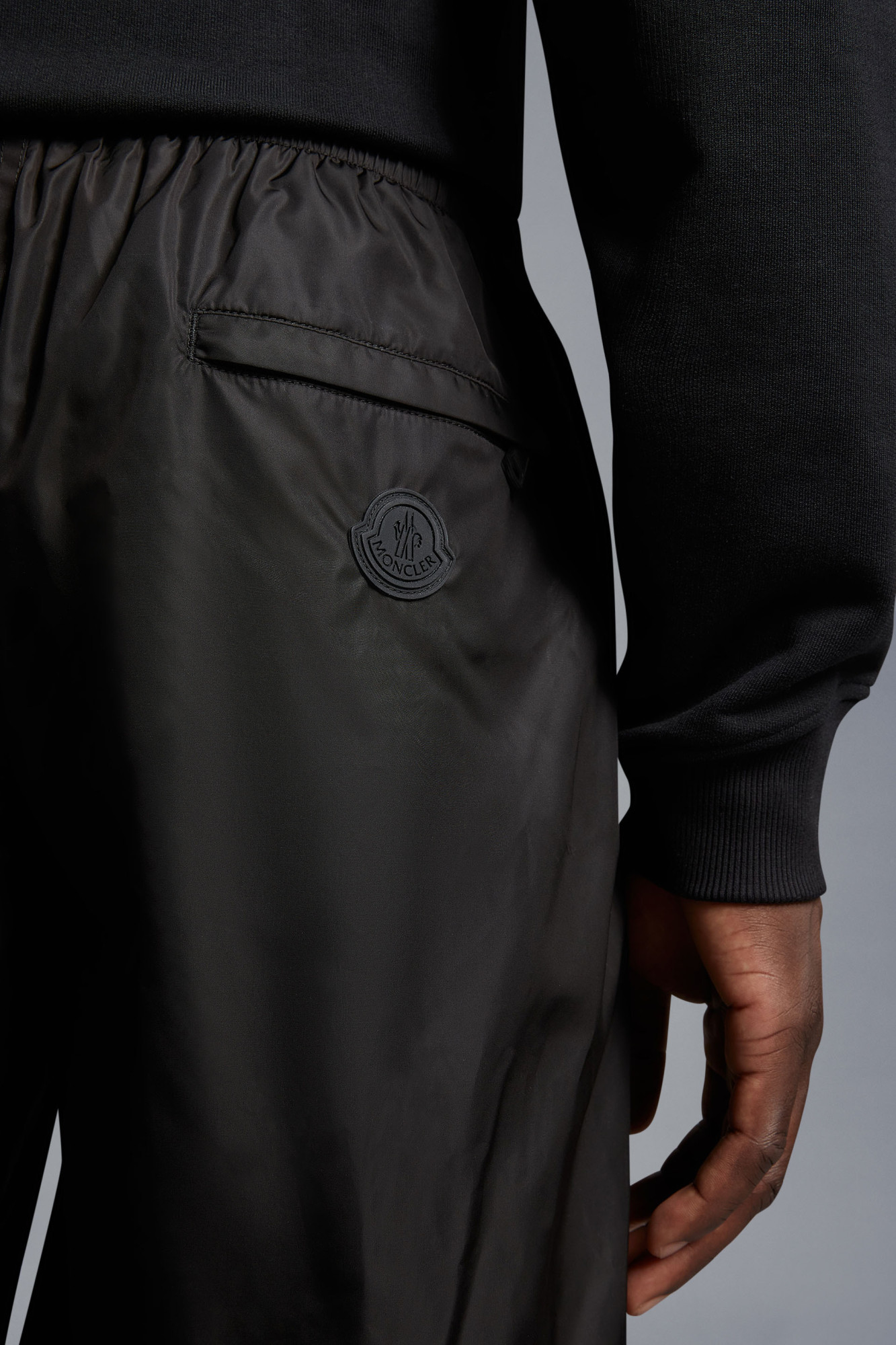 Moncler Logo Patch Wim Shorts In Black
