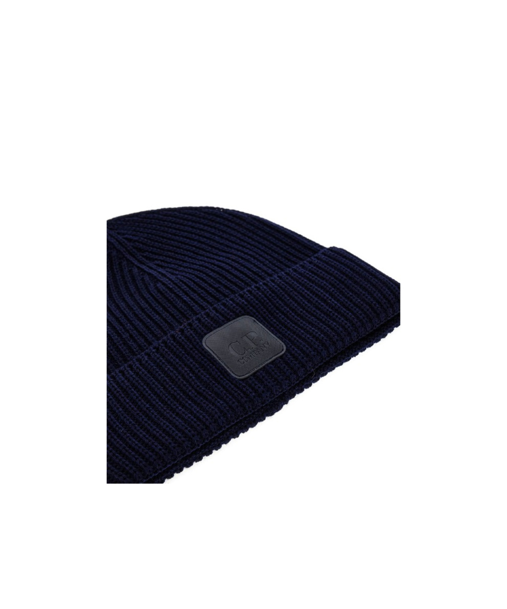 C.P. COMPANY LOGO RIBBED KNITTED HAT 