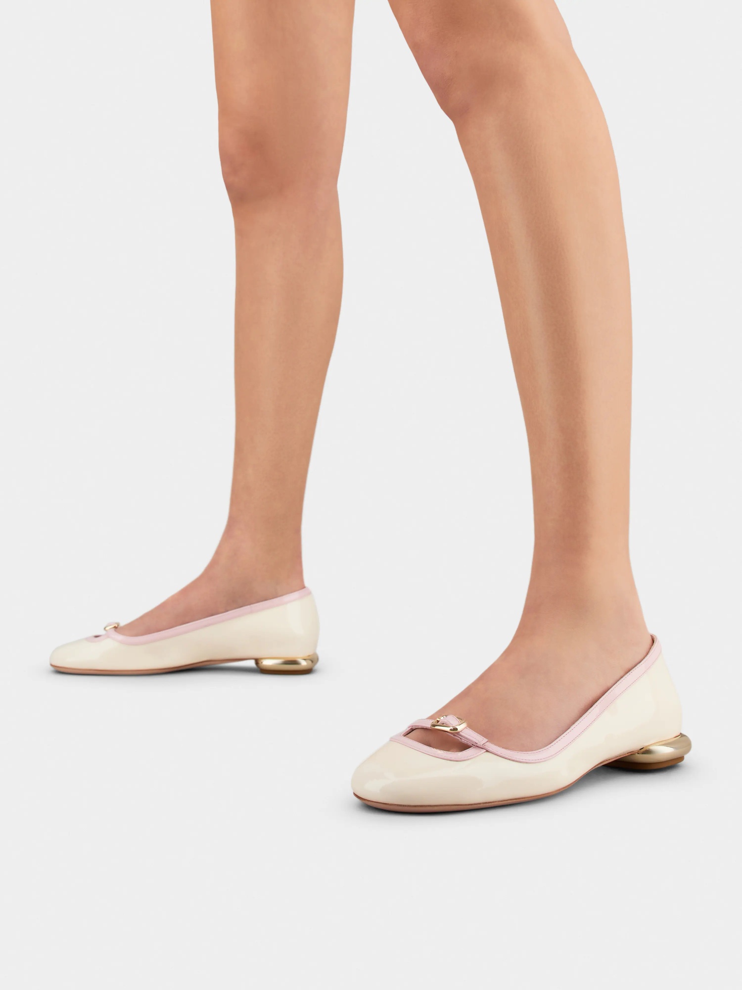 Roger Vivier Viv' Podium Ballerinas In Patent Leather In White