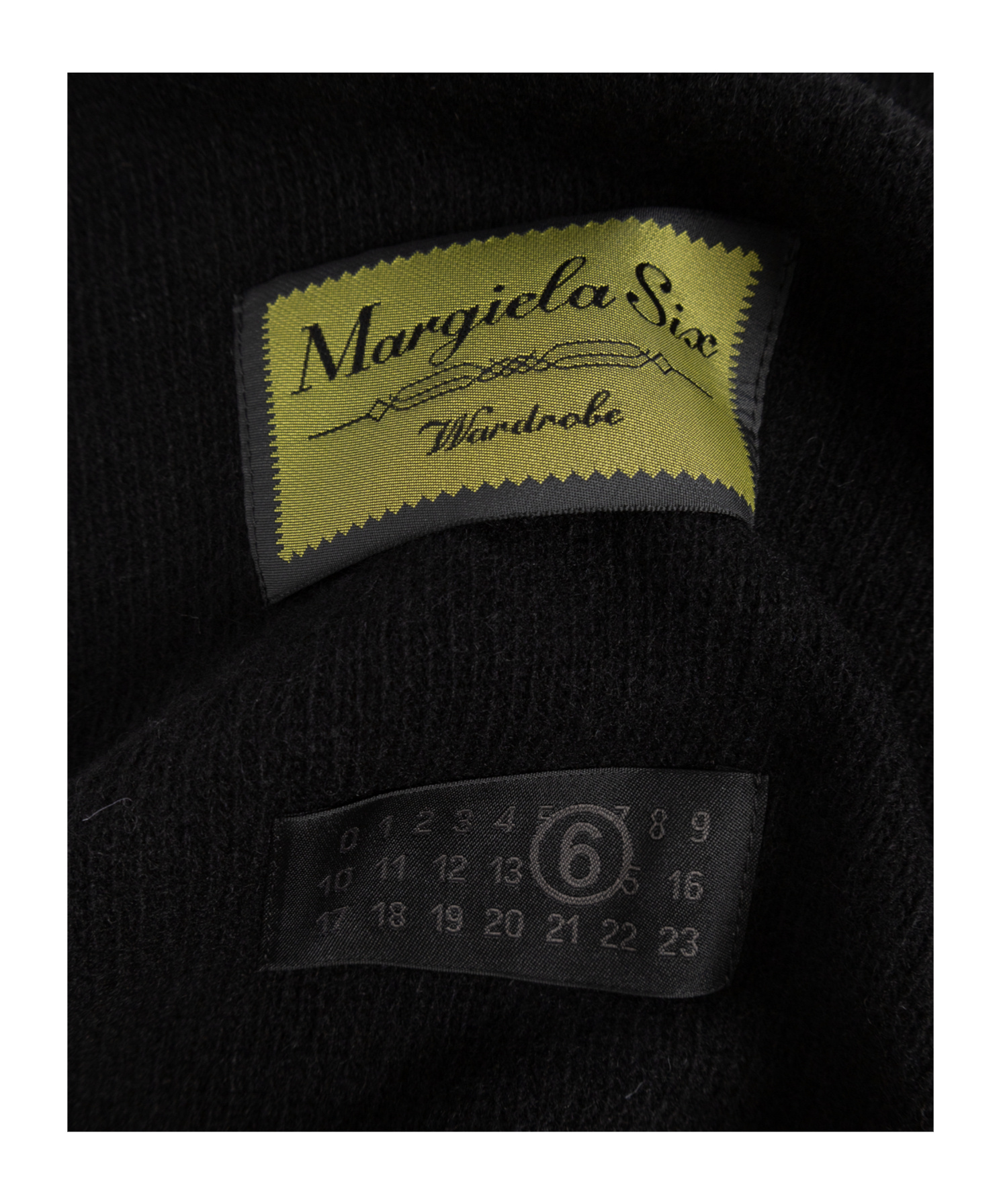 Mm6 Maison Margiela Logo Patch Knitted Scarf In Black