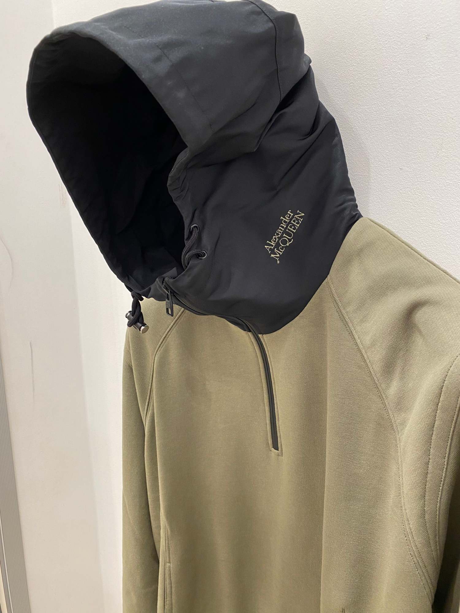 ALEXANDER MCQUEEN LONG-SLEEVED HOODED HOODIE