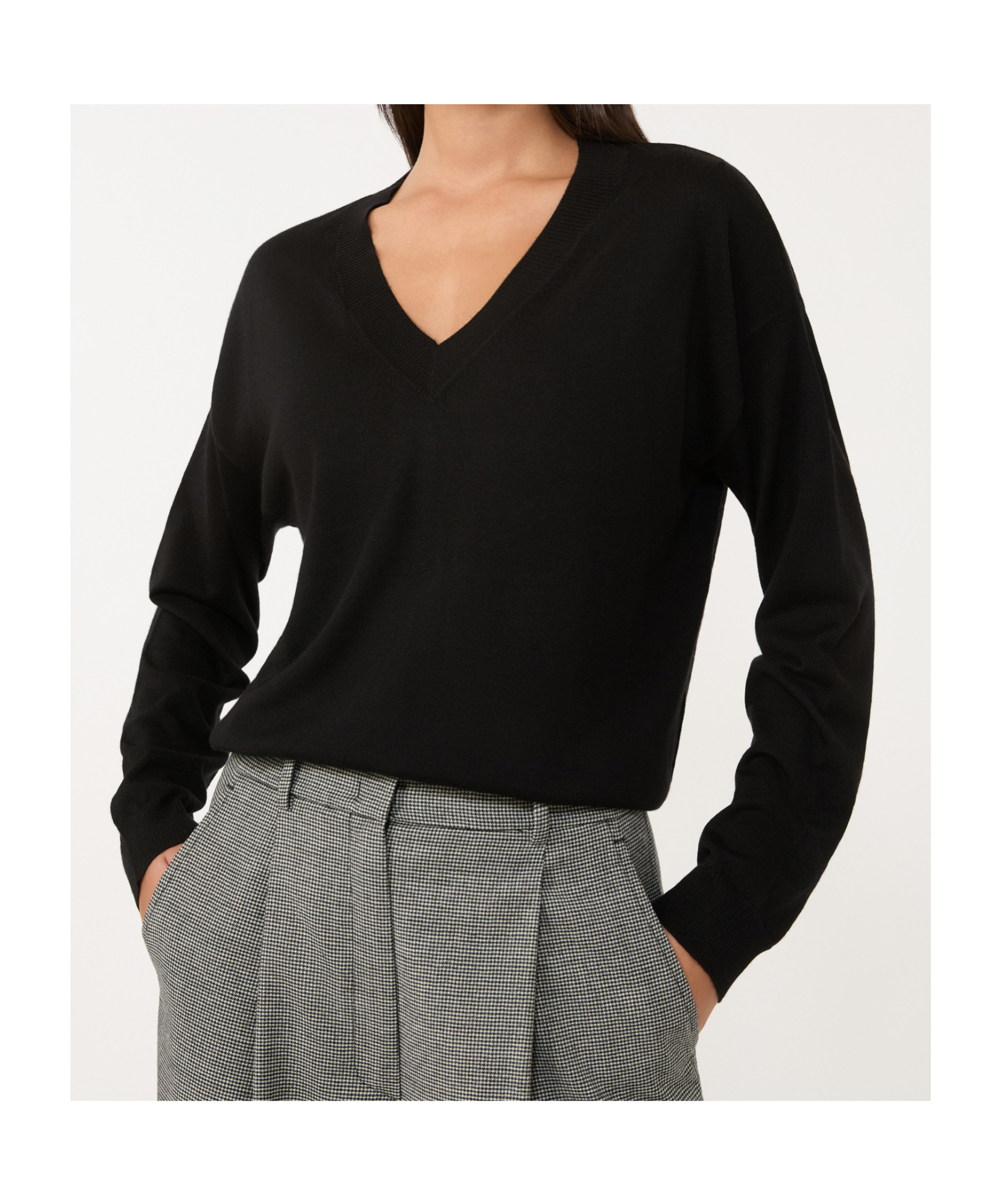 Weekend Max Mara Wool And Cashmere V-neck Sweater In Black