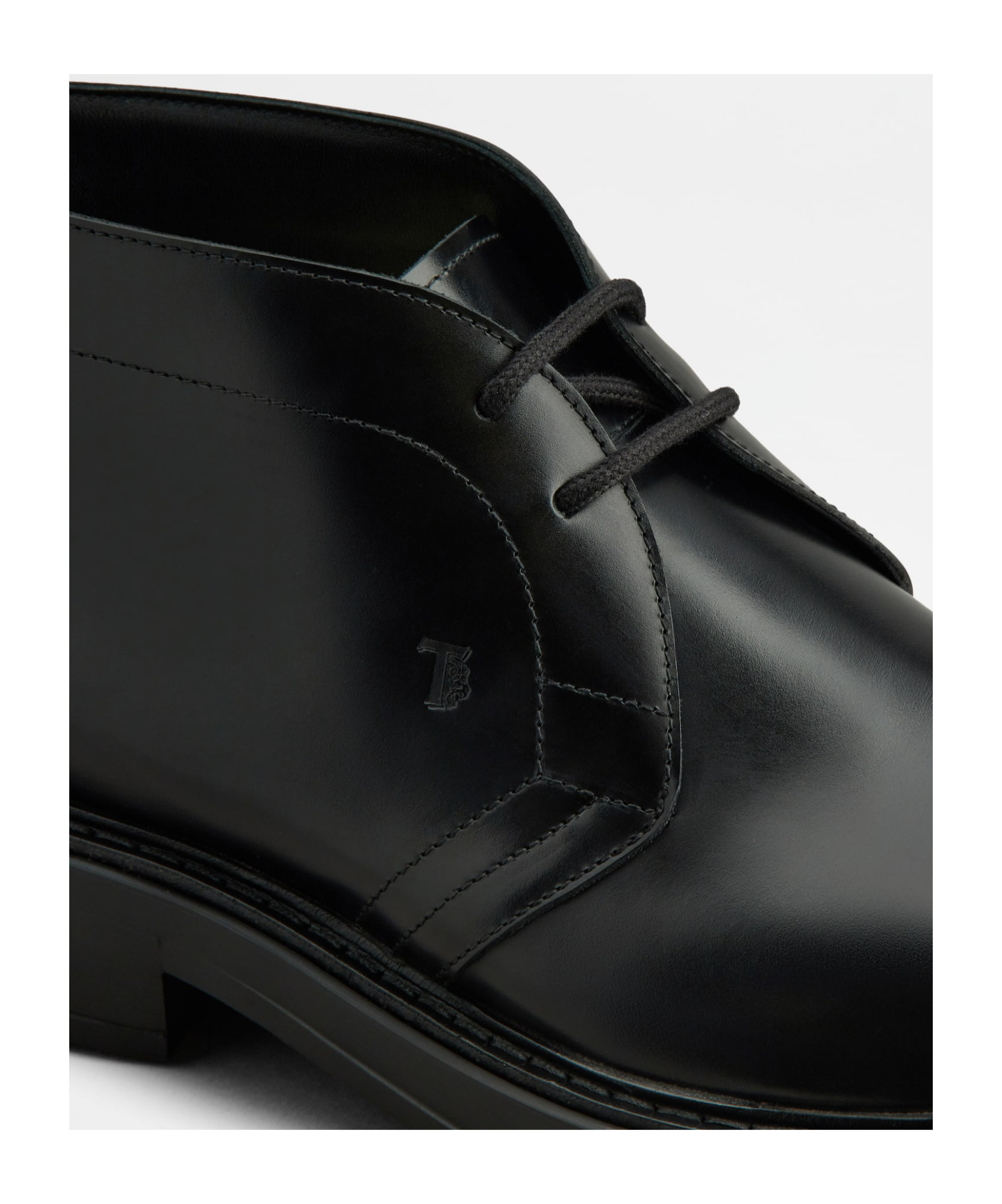 Tod's Desert Boots In Black