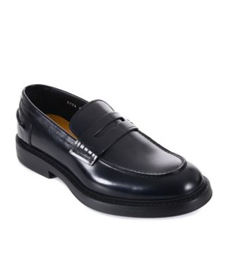 Doucal's Round Head Business Casual Shoes In Black