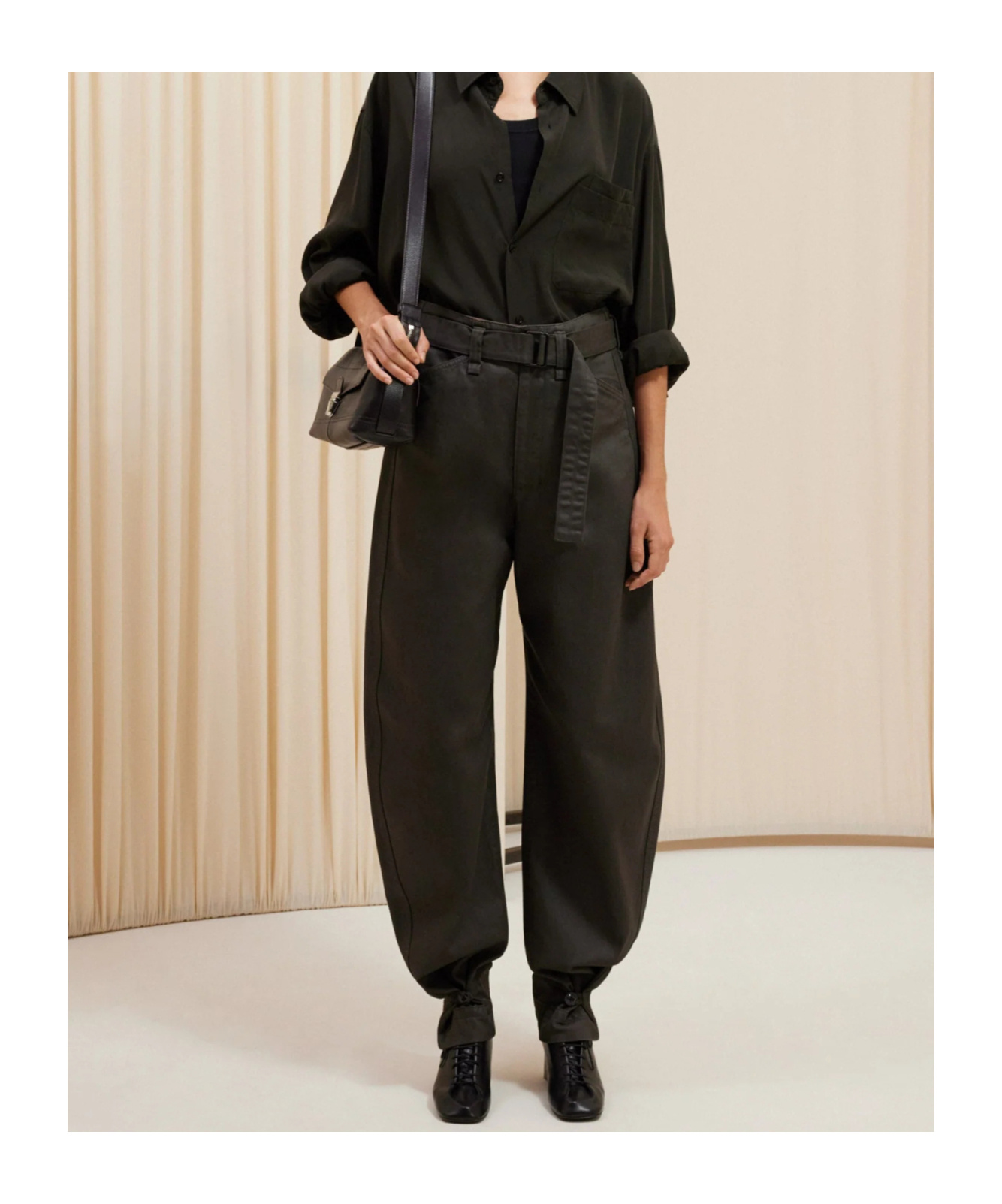 Lemaire Belted Tapered Casual Pants In Black