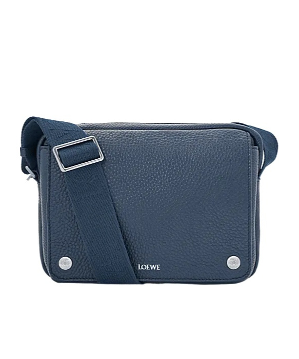 Loewe Medium Pebble Messenger Bag In Supple Grained Calfskin In Purple