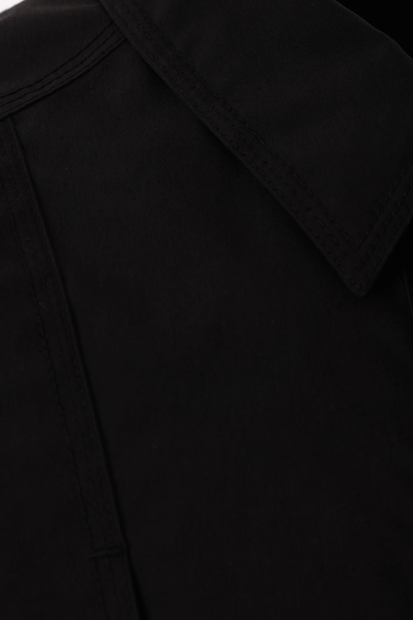 Juunj Sleeve-pocket Classic-collar Shirt In Black