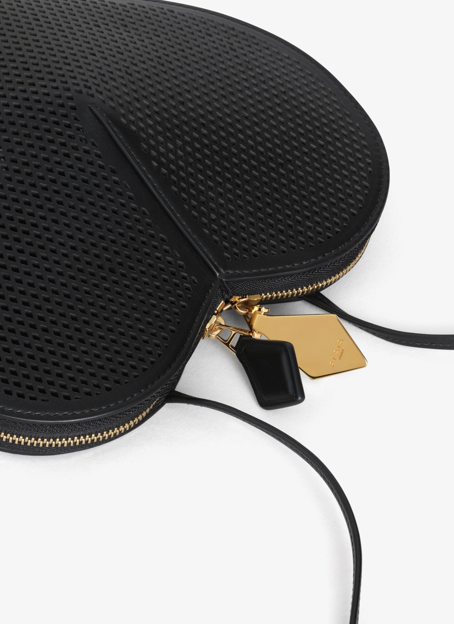 Alaïa Le Coeur Shoulder Bag In Black