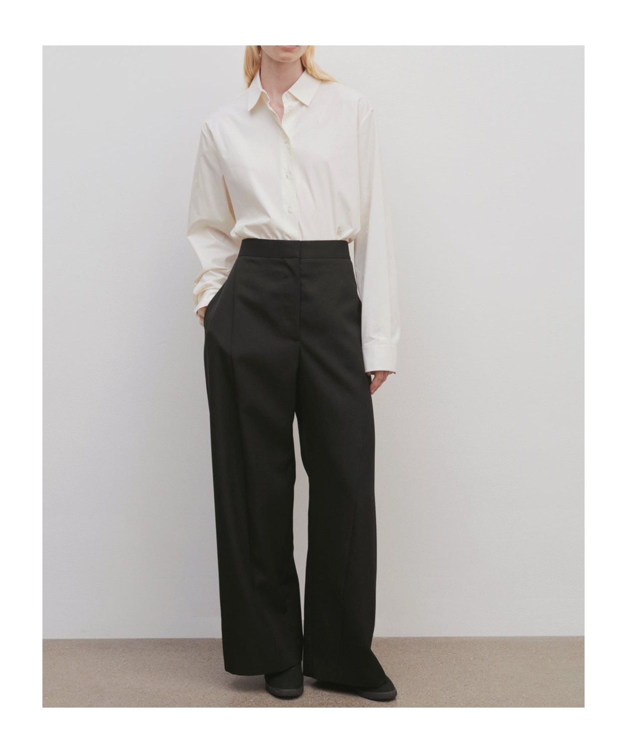 The Row Wide-leg Wool Casual Pants In Black