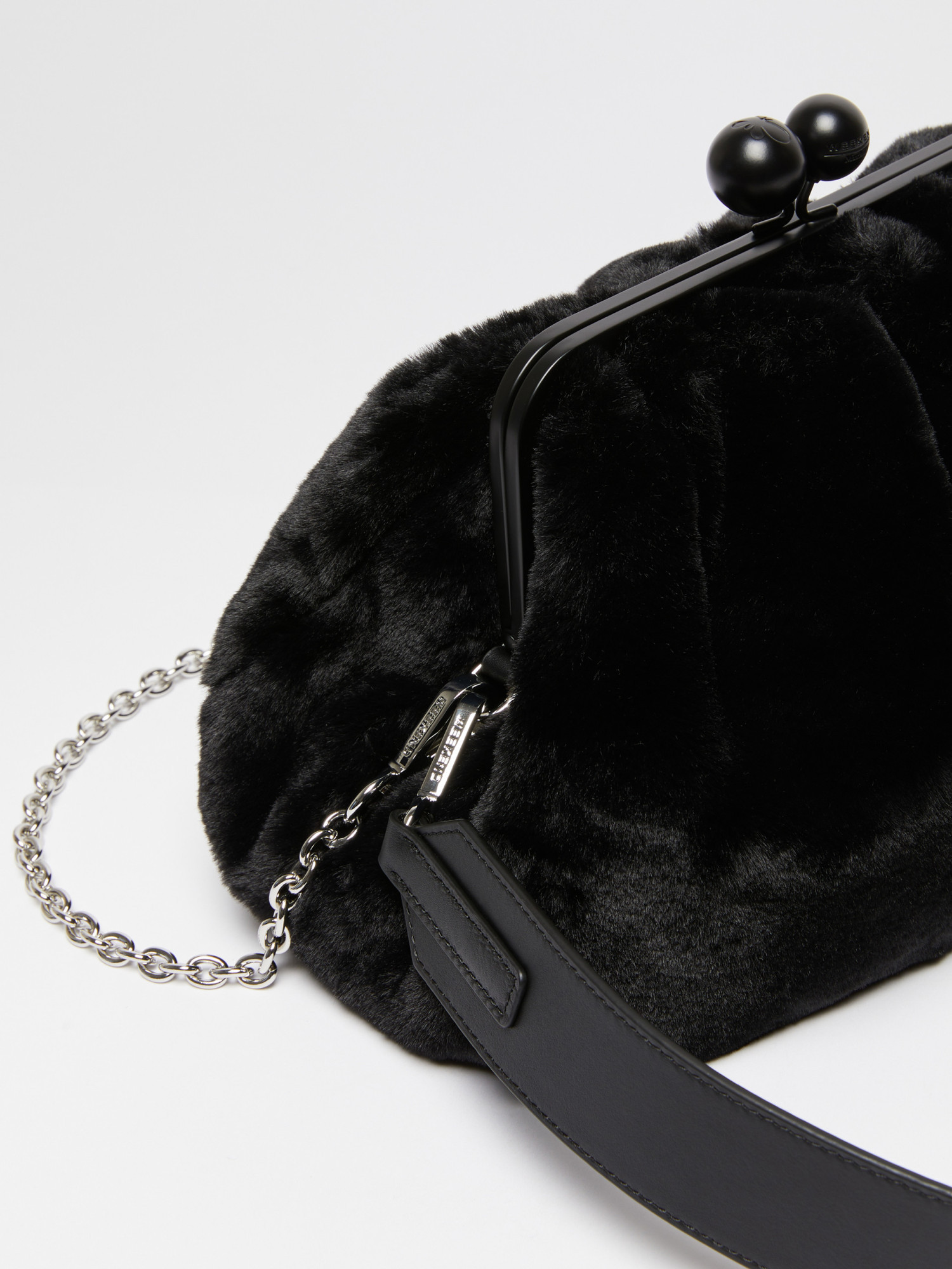 Weekend Max Mara Pasticcino Bag Medium Logo Clutch In Black