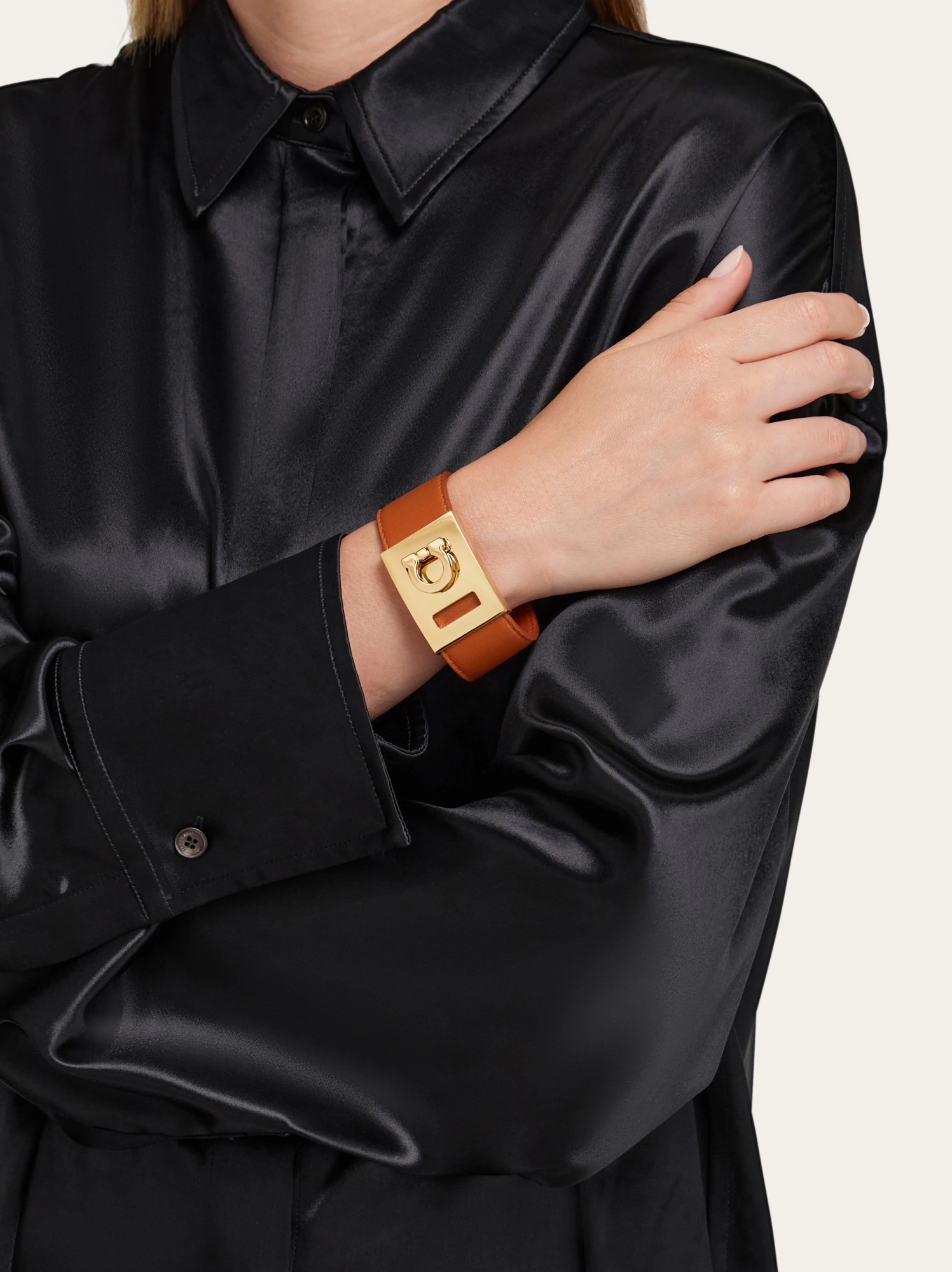 Ferragamo Gancini Pattern Bracelet In Yellow