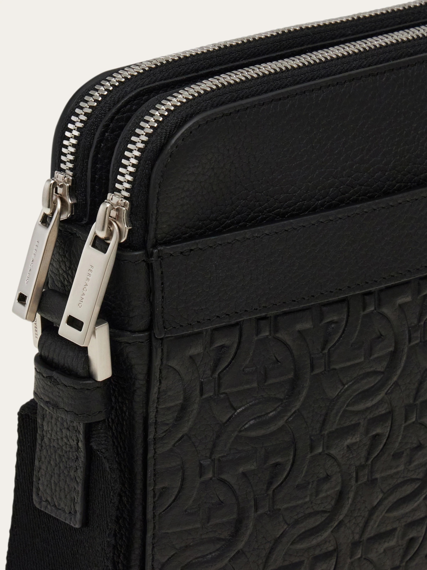 FERRAGAMO LOGO EMBOSSED SHOULDER BAG