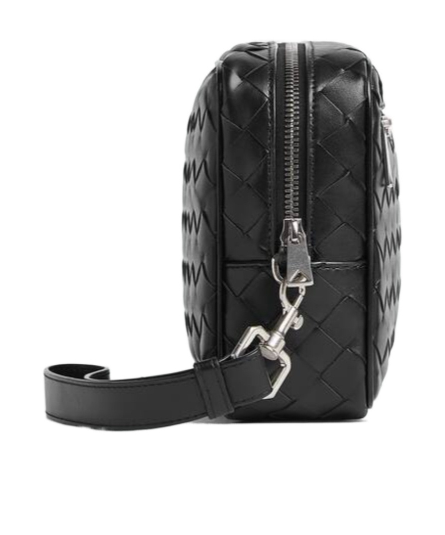 Bottega Veneta Intrecciato Zipped Clutch Bag In Black