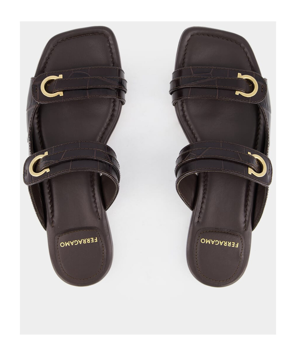 Ferragamo Gancini Decorative Slippers In Black