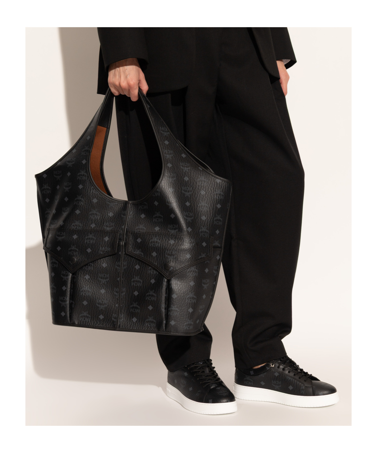 Mcm Aren Mama Visetos-pattern Tote Bag In Black