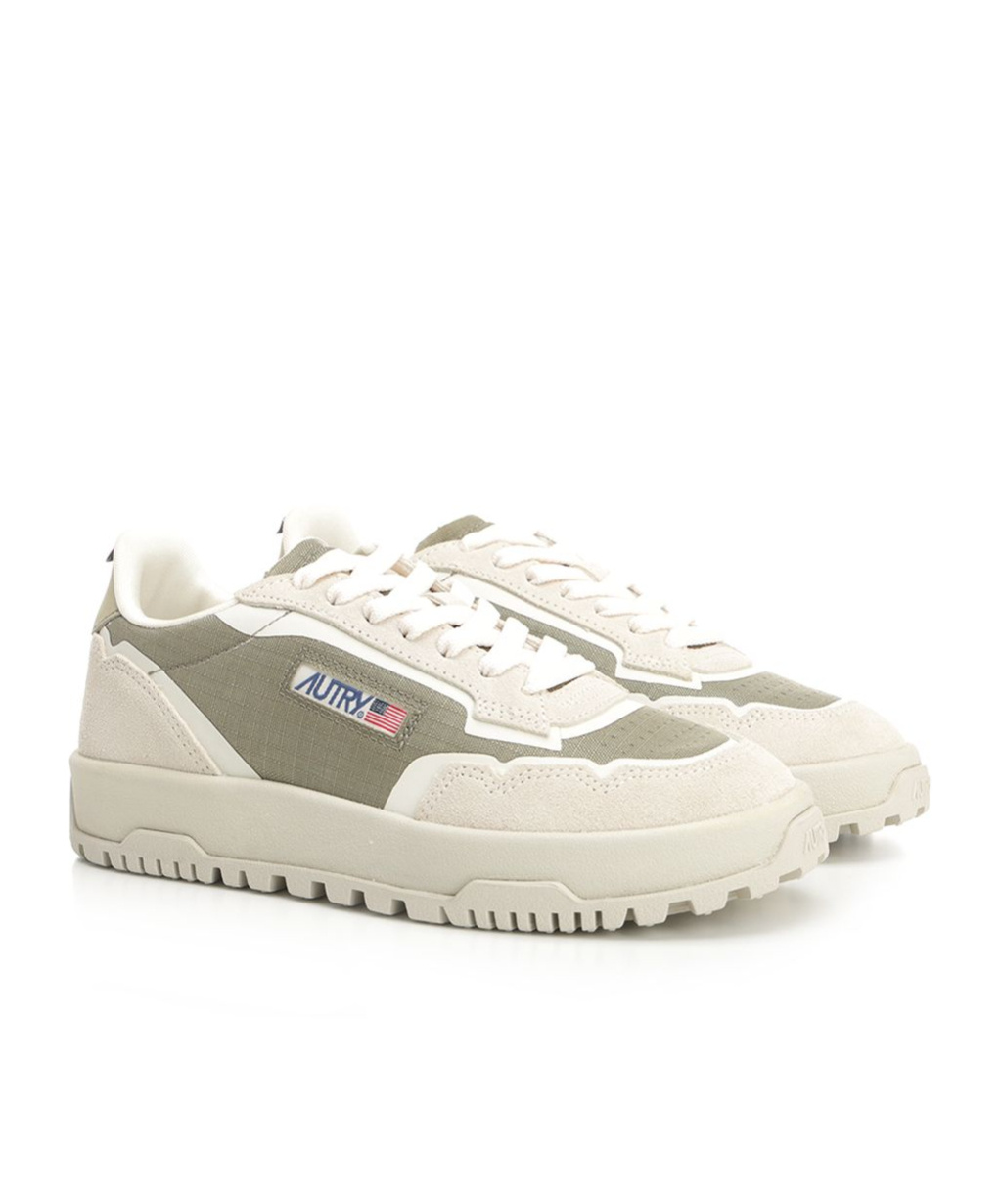 Autry Lace-up Low-cut Sneakers In White
