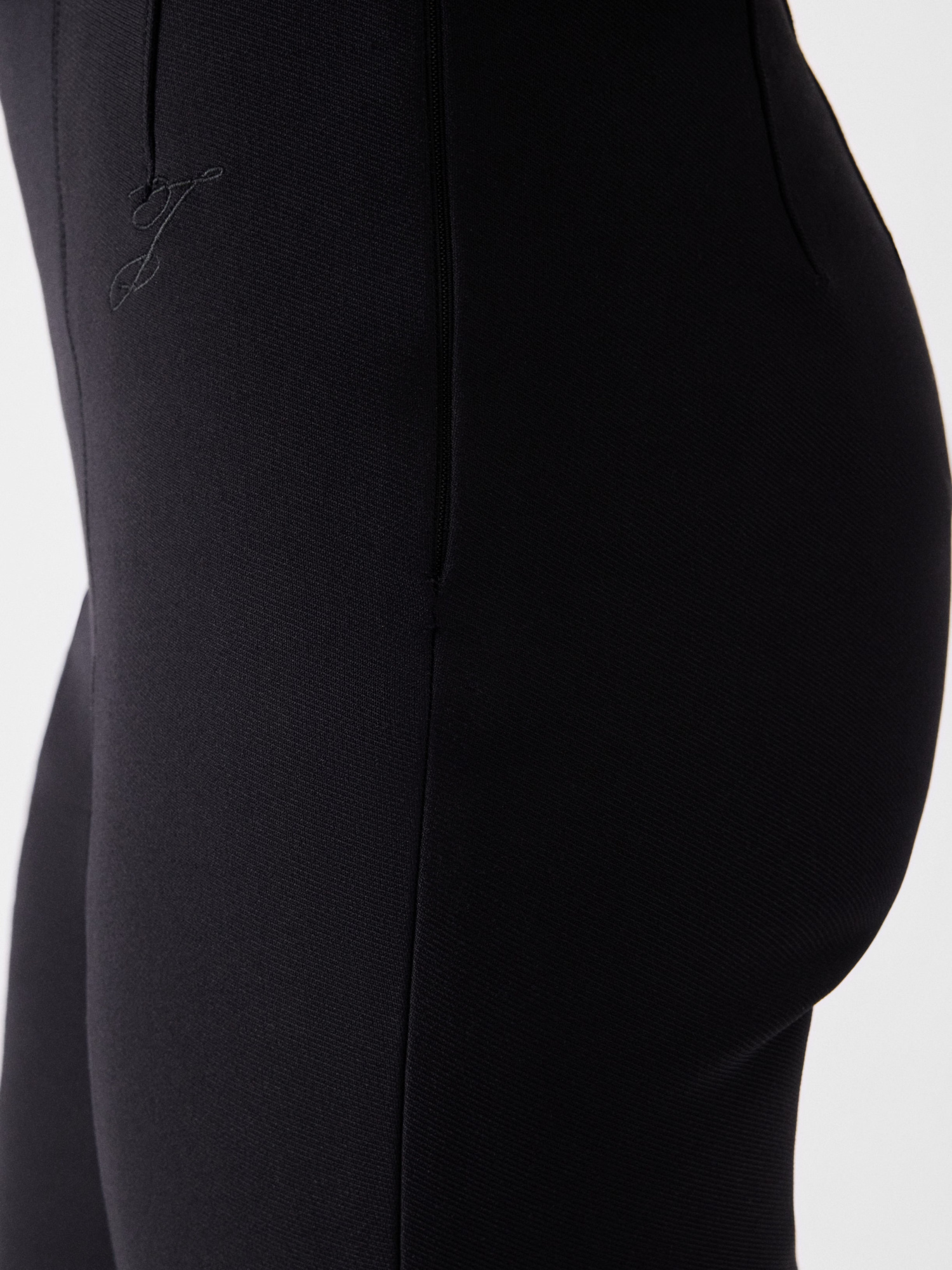 Jacquemus The Capri Pants In Black