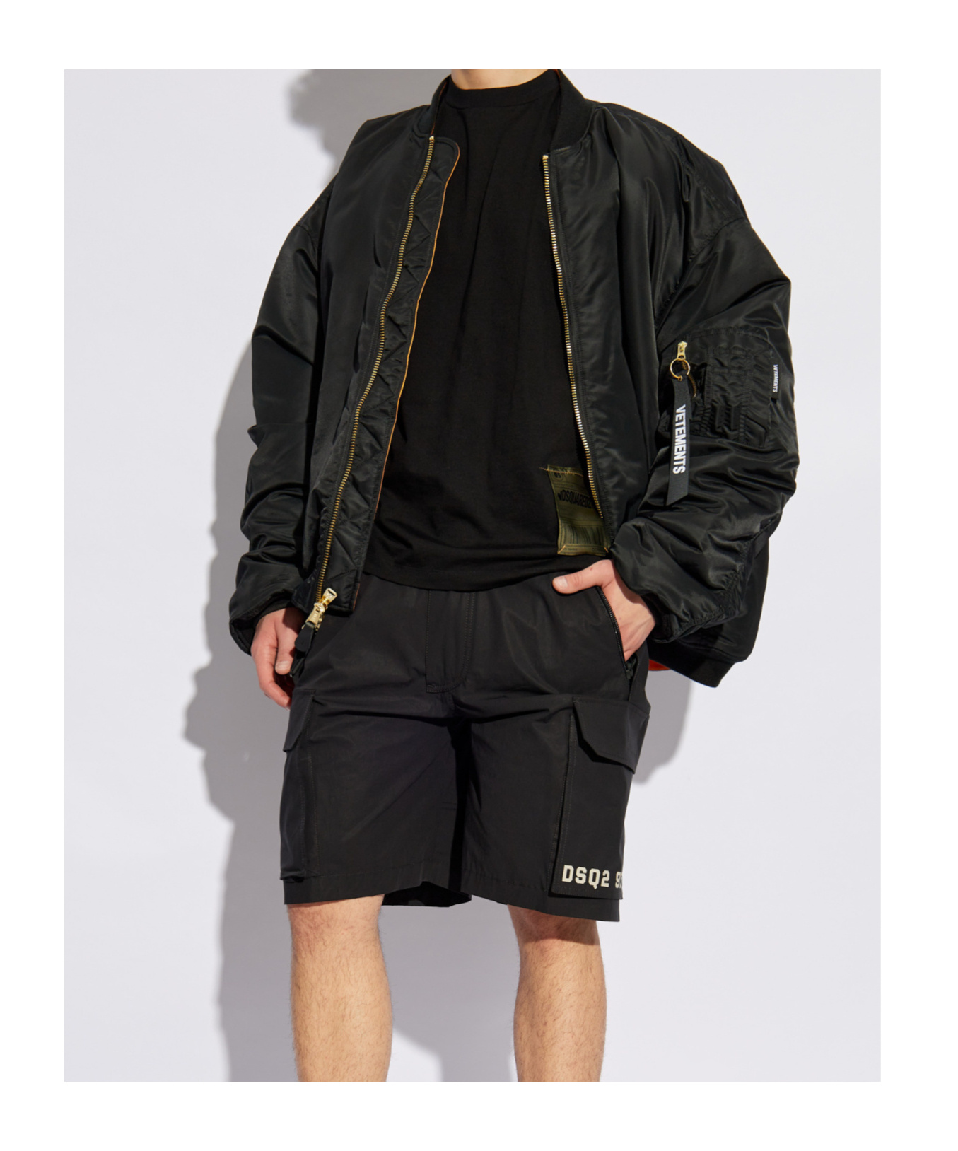 Dsquared2 Logo Printed Cargo Shorts In Black