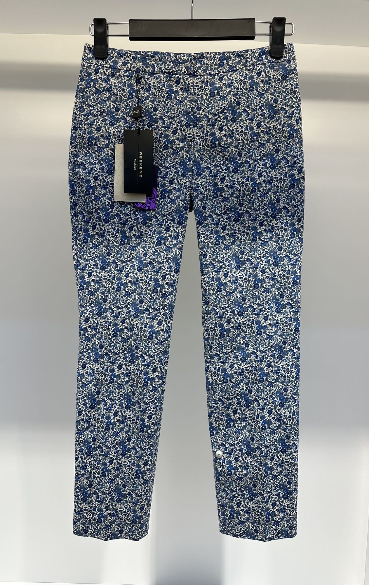 Weekend Max Mara Flower Casual Pants In Gray
