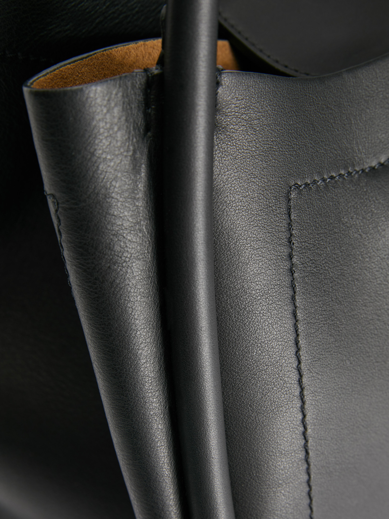 Max Mara Medium Leather Marine Bag In Black