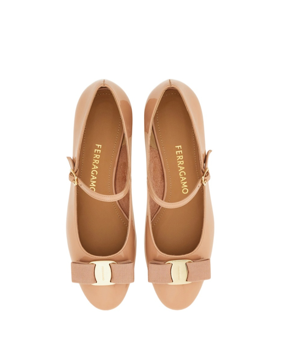 Ferragamo Mary Jane With Vara Bow In Neutral
