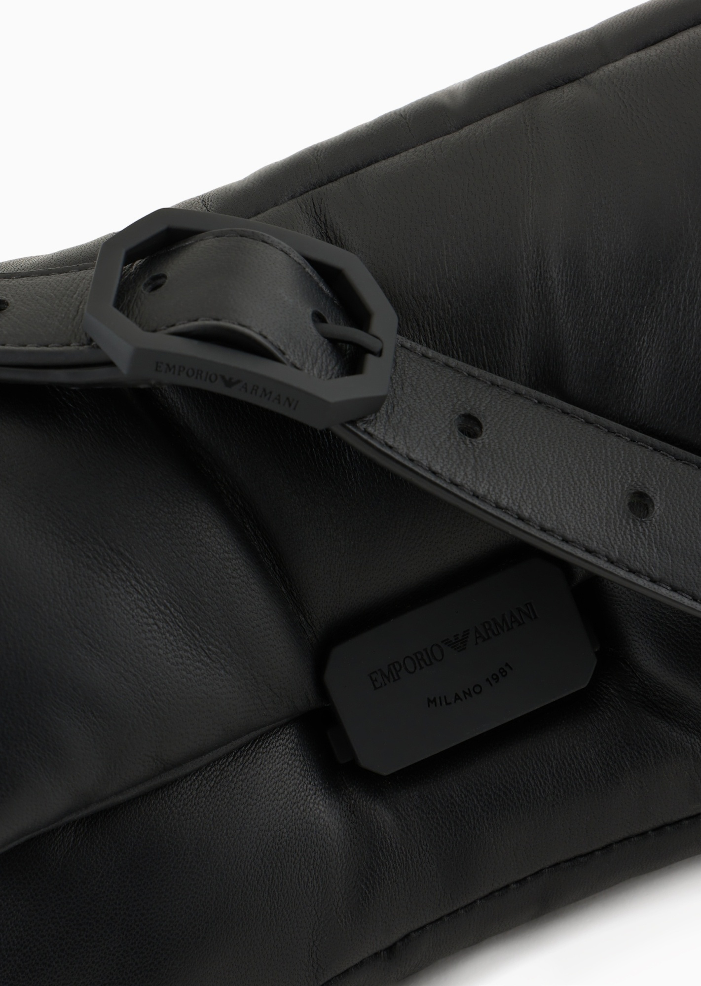 Emporio Armani Logo-plaque Leather Shoulder Bag In Black