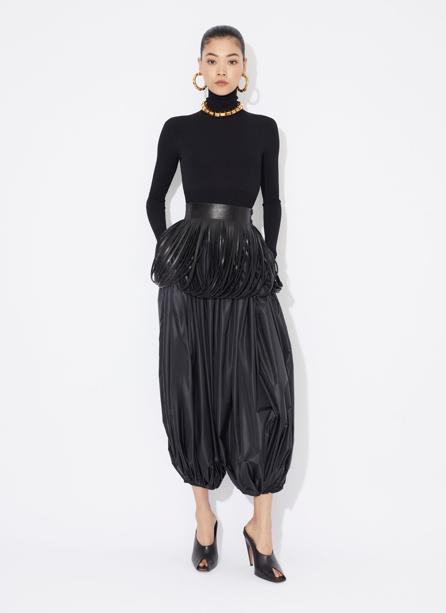 ALAÏA ALAÏA BALLON-PLEATED CROPPED PANTS