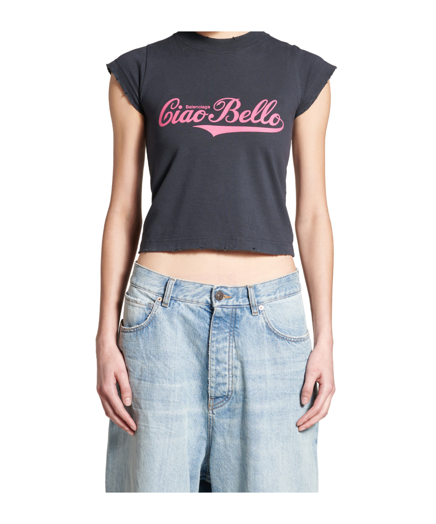 Balenciaga Logo Distressed Crop Shrunk T-shirt In Black