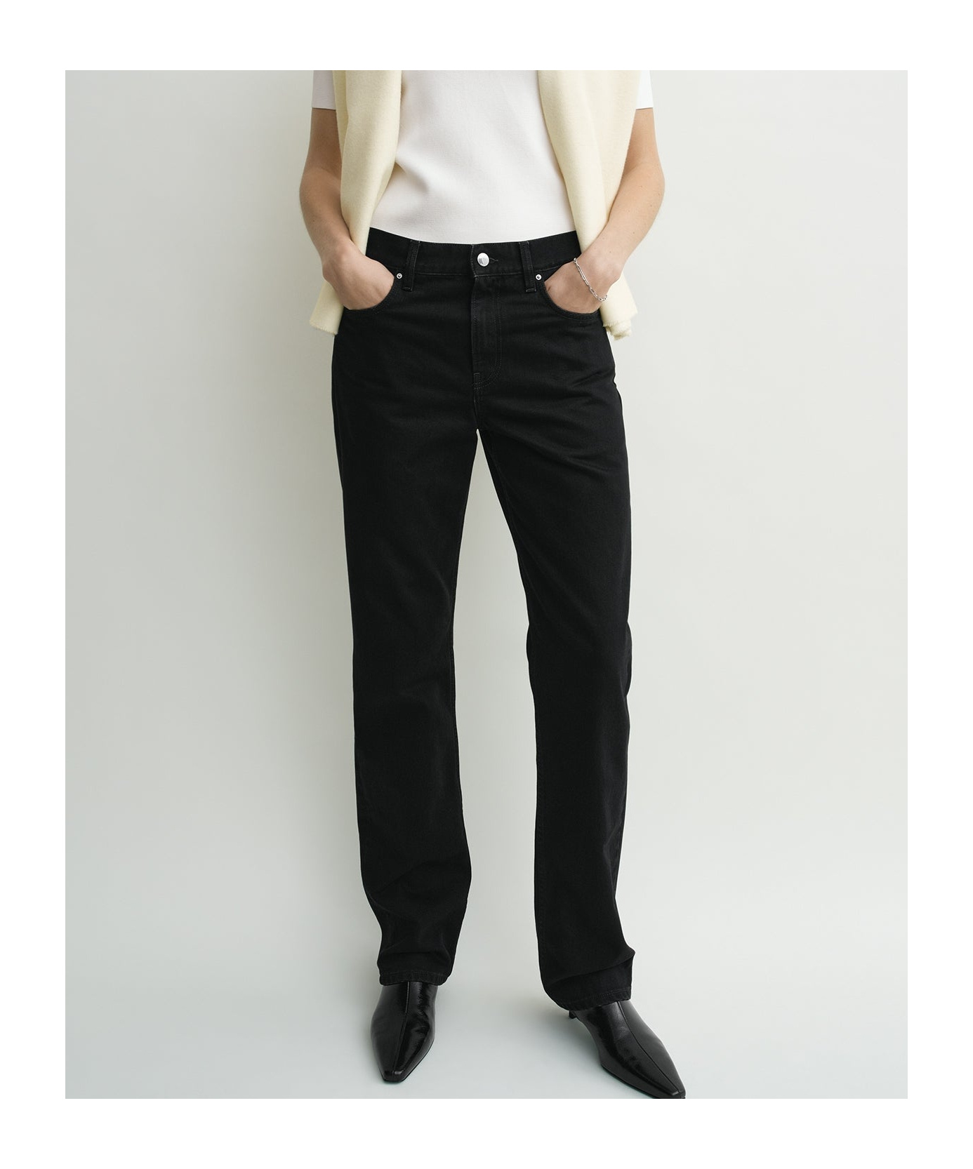 Totême Low-cut Straight-leg Jeans In Black