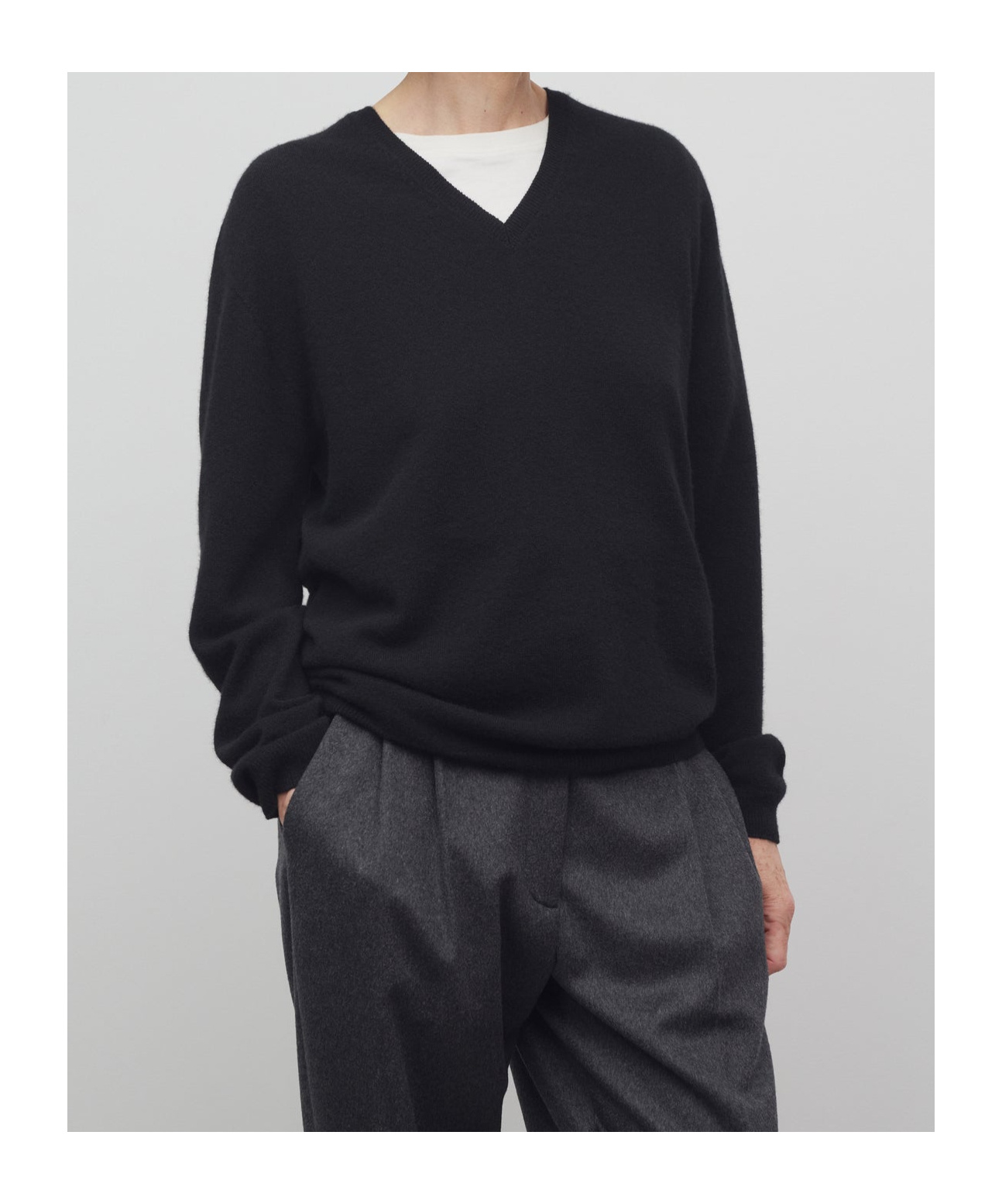 The Row Isaora Cashmere Sweater In Black