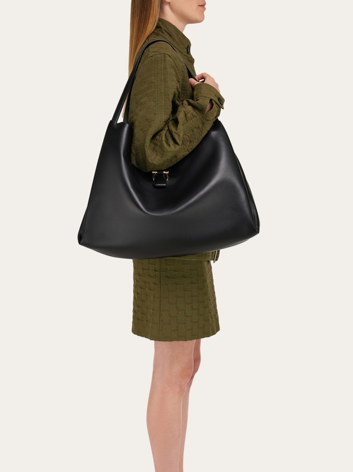 Ferragamo Gancini Medium Leather Tote Bag In Black