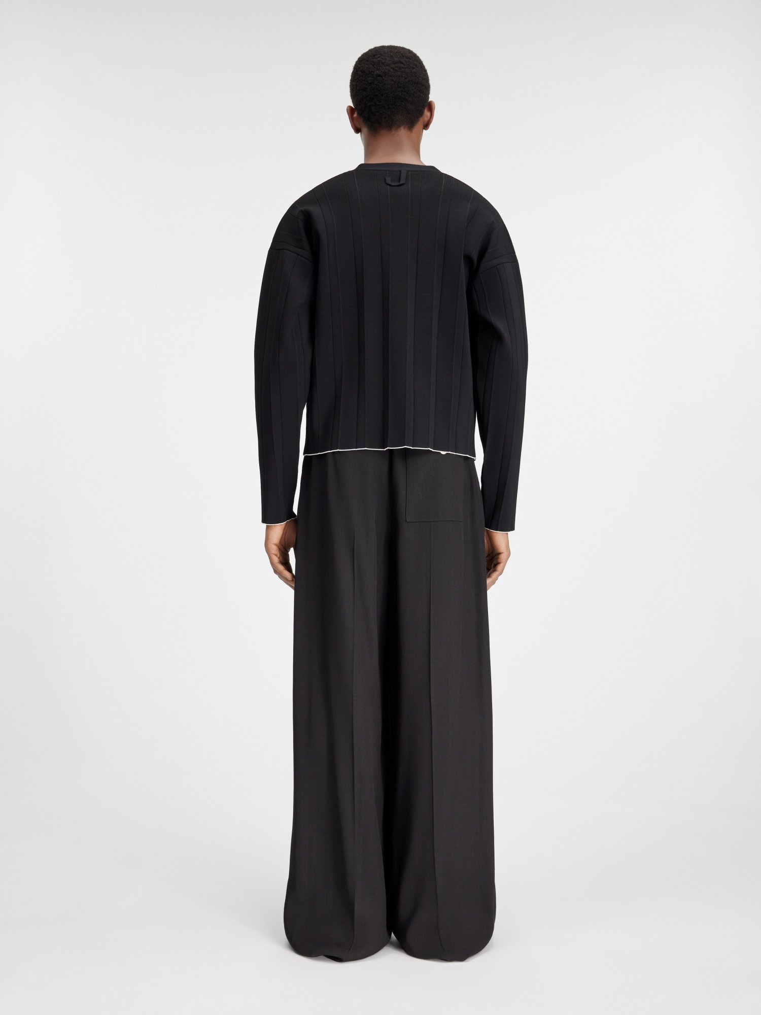 Jacquemus V-neck Pleated Sweater In Black