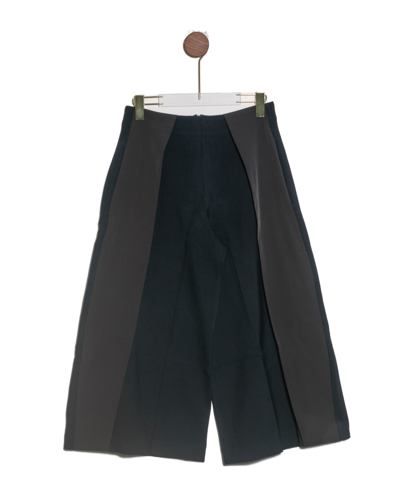 Chie Mihara Pleated Zipper Shorts In Black