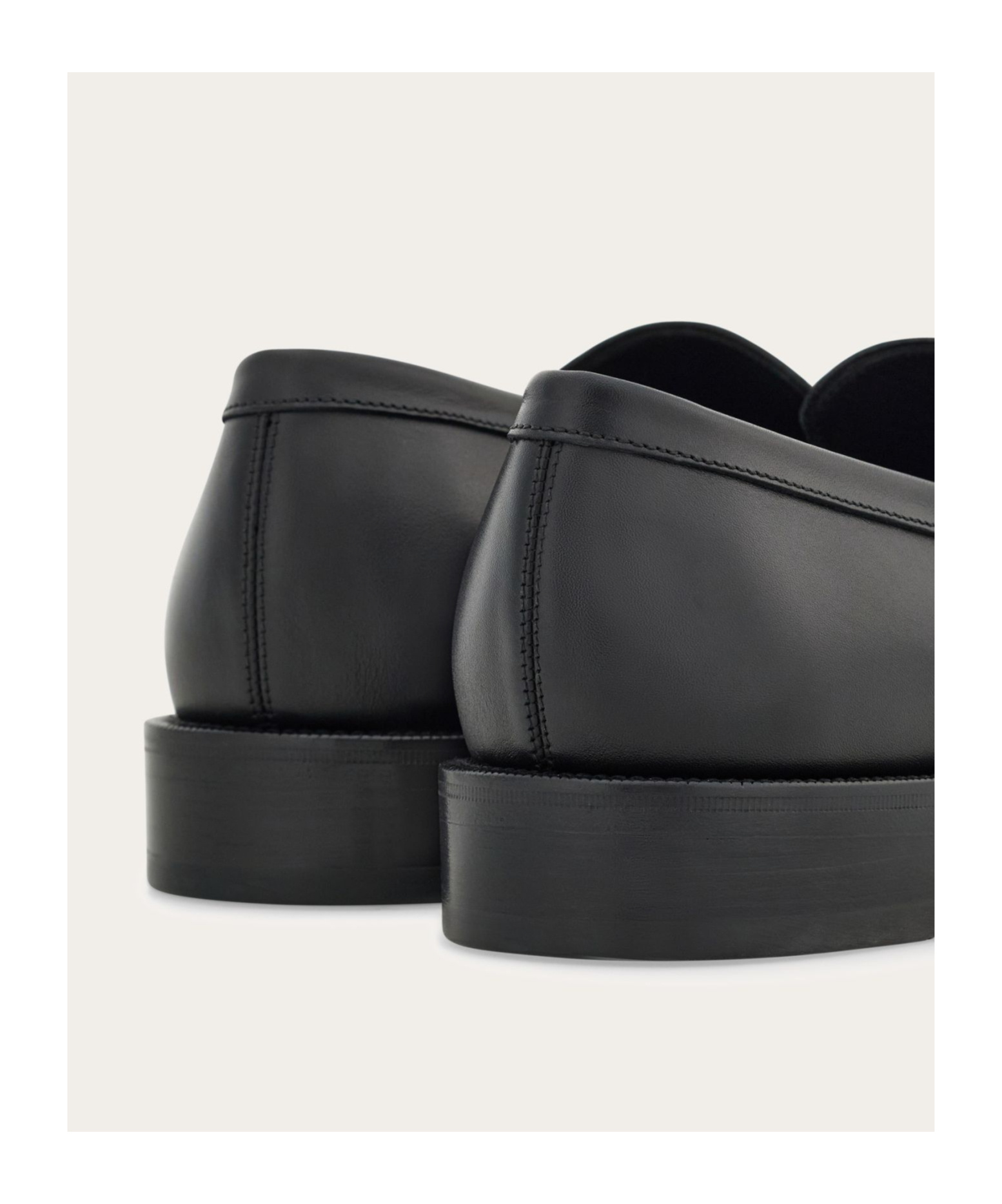 Ferragamo Round Head Business Casual Shoes In Black