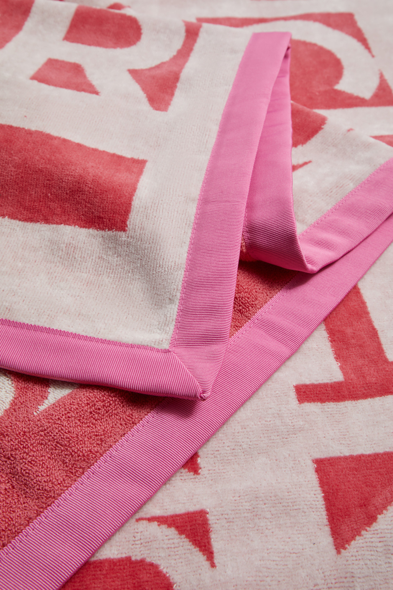 Moncler Logo-print Cotton Towel In Pink