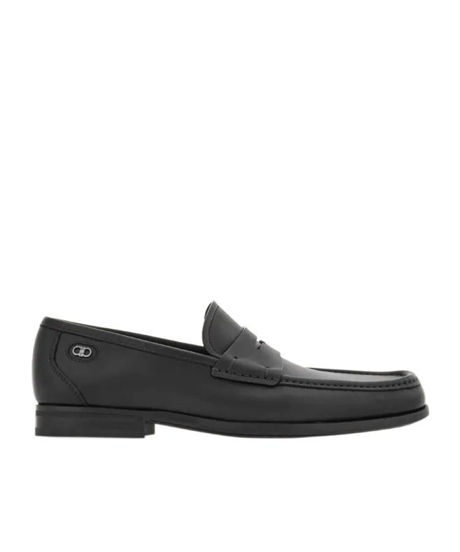 Ferragamo Round Toe Mini Gancini Buckle Loafers In Black