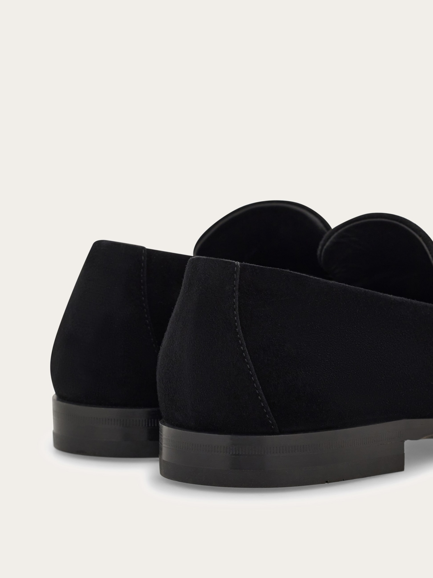 Ferragamo Gancini Decorative Business Loafers In Black