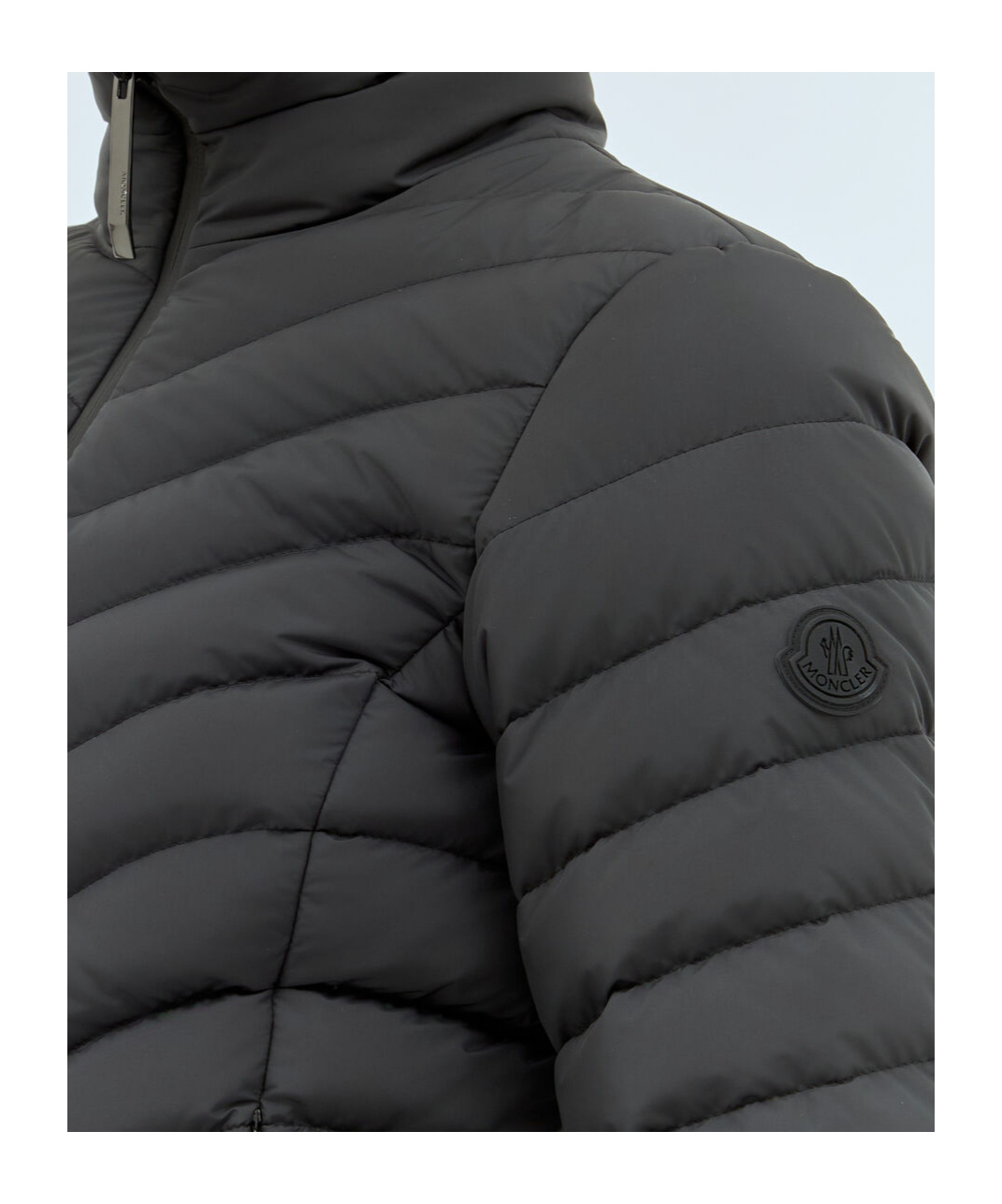 Moncler Long-sleeved Short Down Jacket In Black