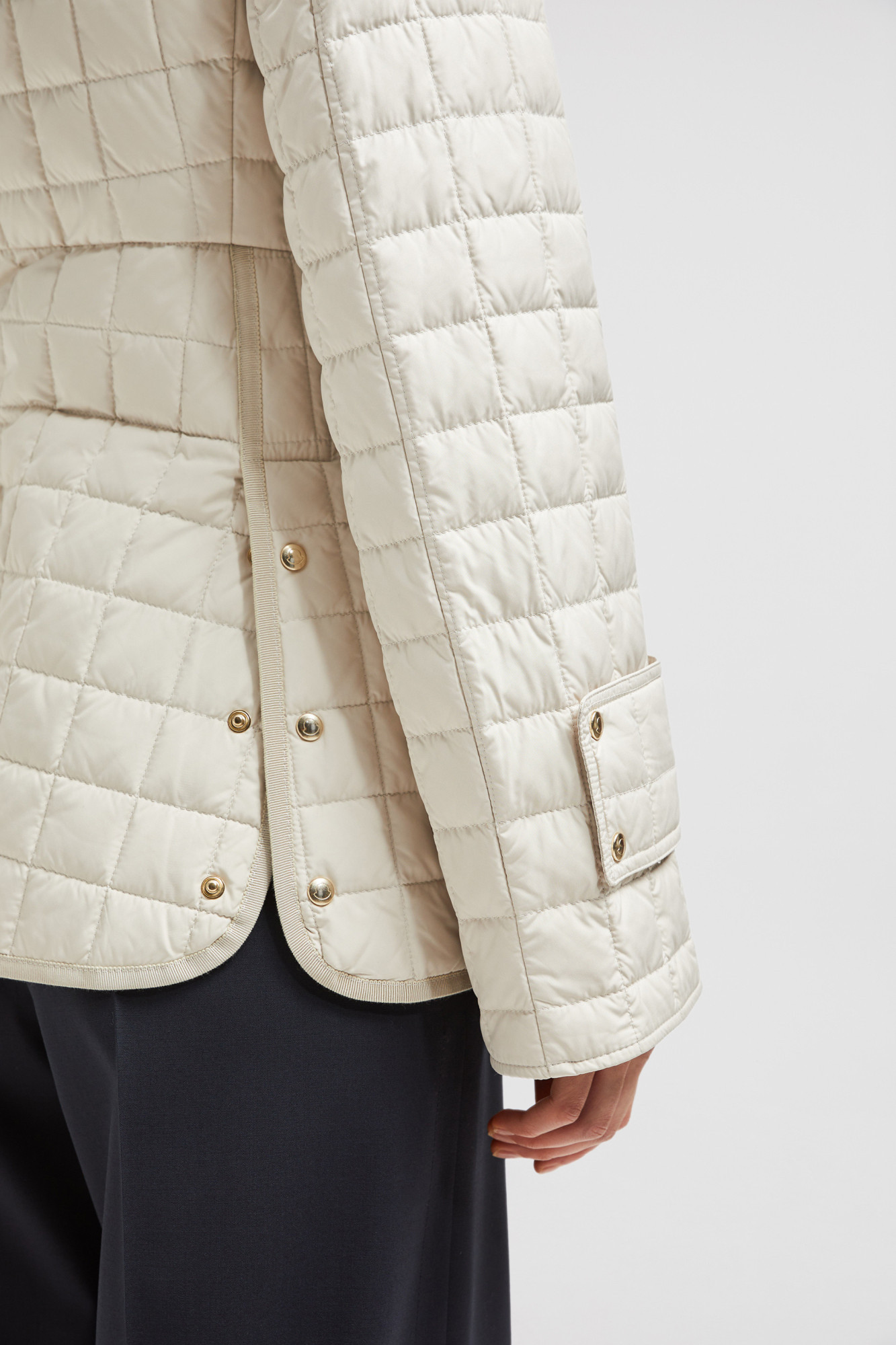 Moncler Epinal Square Quilted Down In White