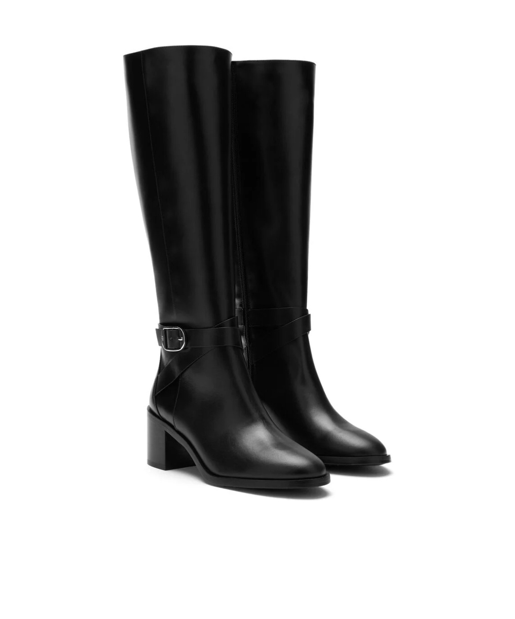 Stuart Weitzman Round Toe Boots In Black