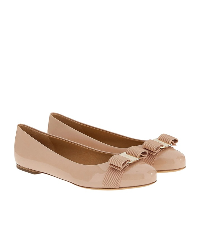 Ferragamo Varina Patent Bow-detail Ballet Flats In Neutral