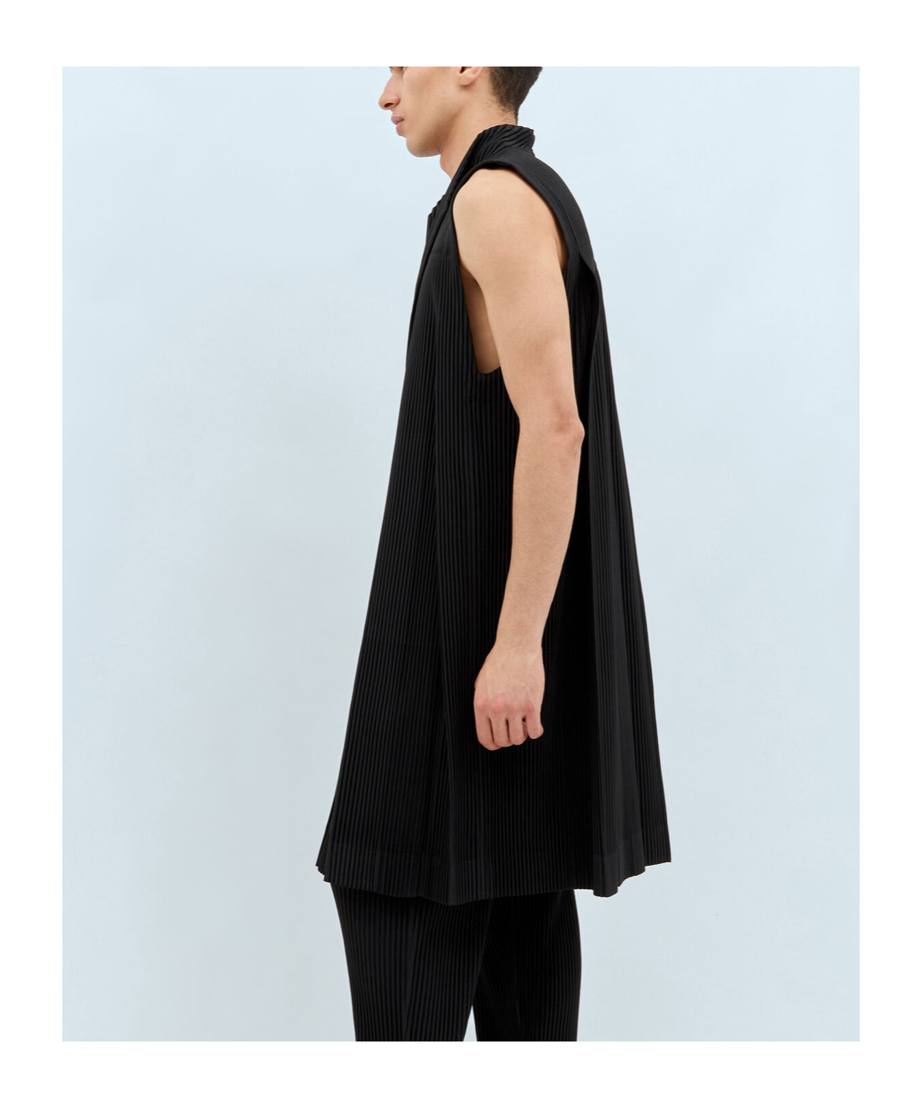 Issey Miyake Pleated Vest In Black